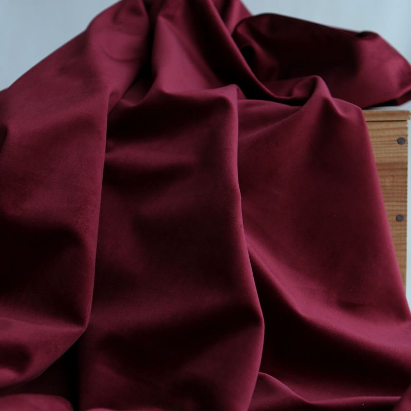 Velours ras coloris bordeaux