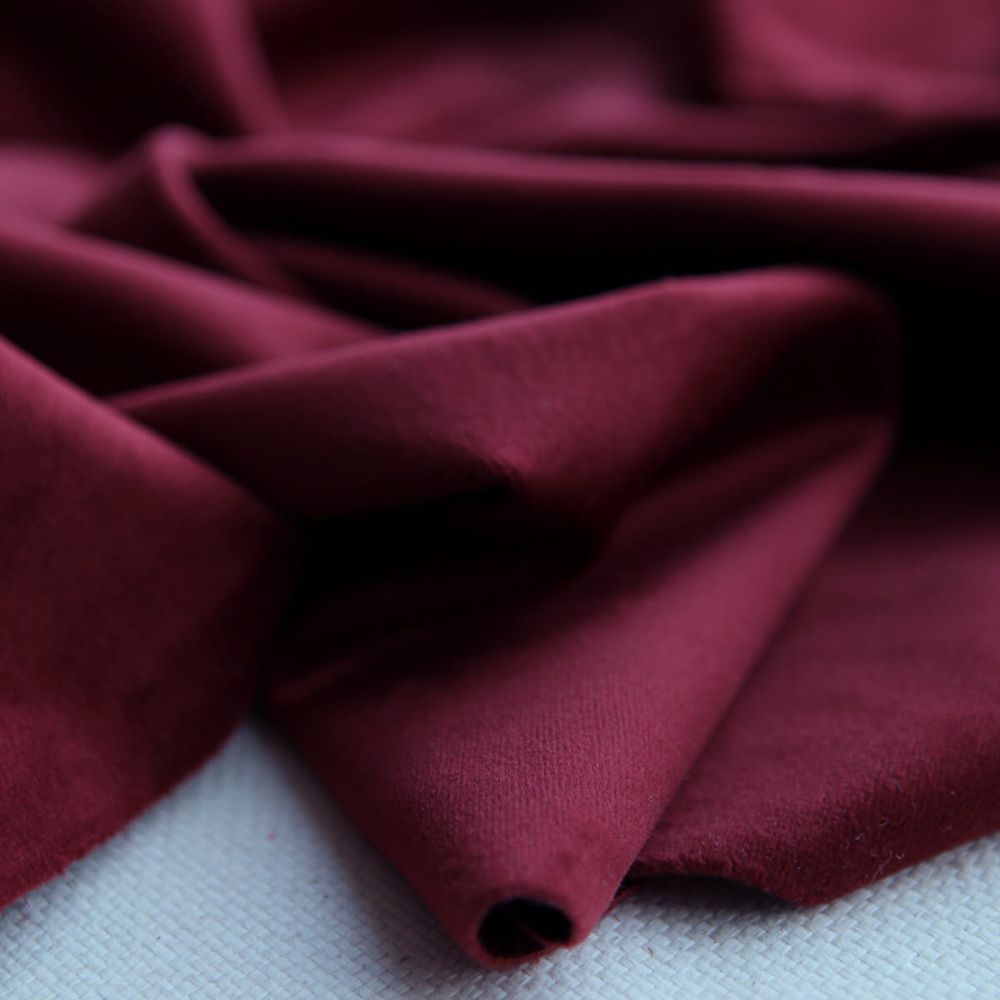 Velours ras coloris bordeaux