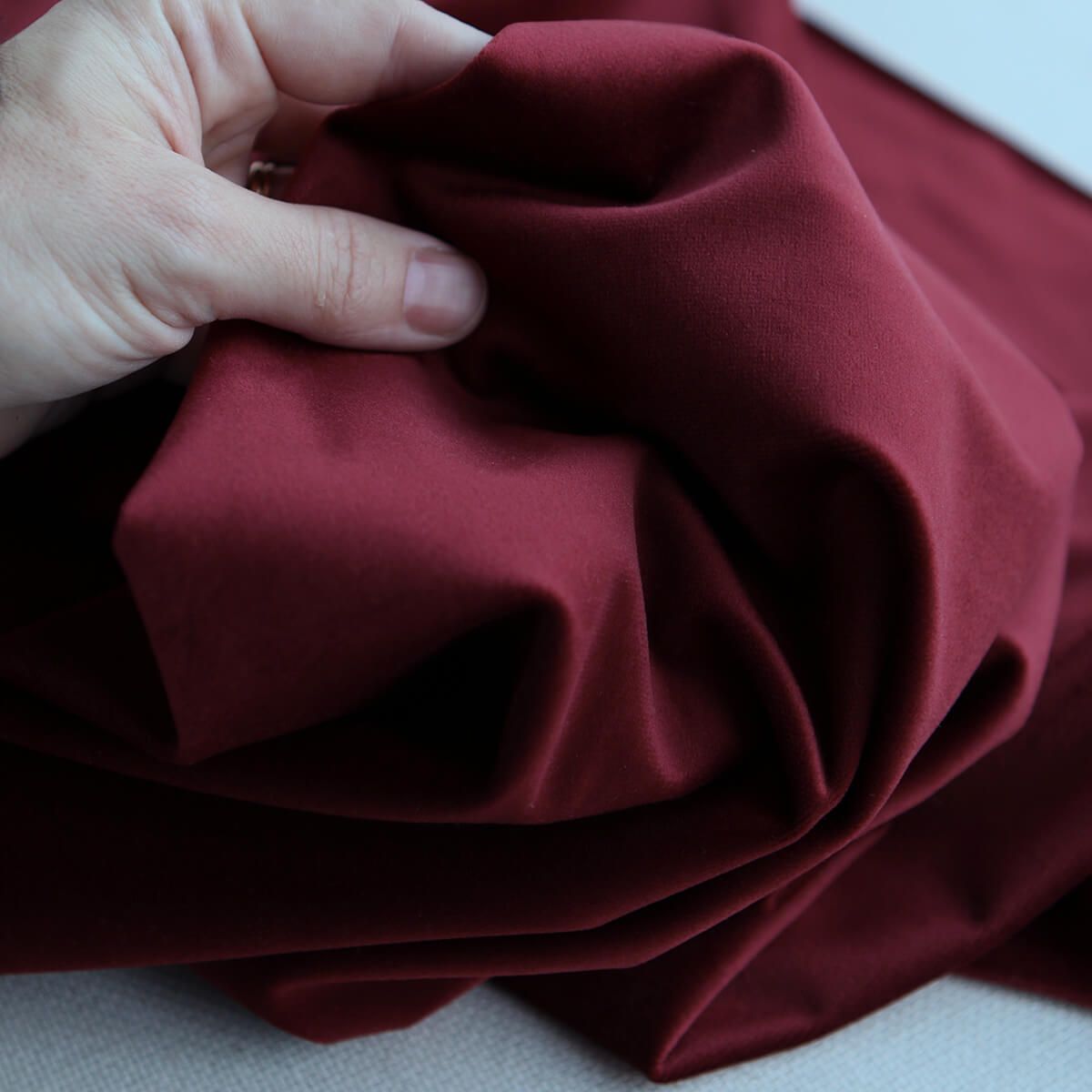 Velours ras coloris bordeaux