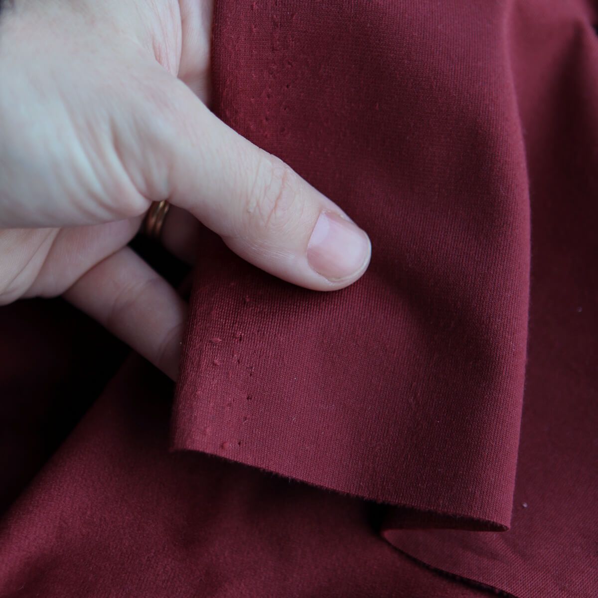 Velours ras coloris bordeaux