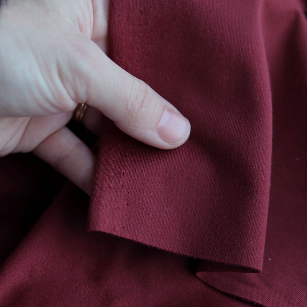 Velours ras coloris bordeaux