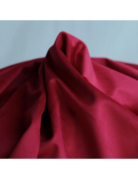Velours ras coloris rubis