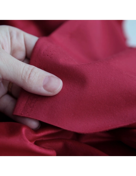 Velours ras coloris rubis