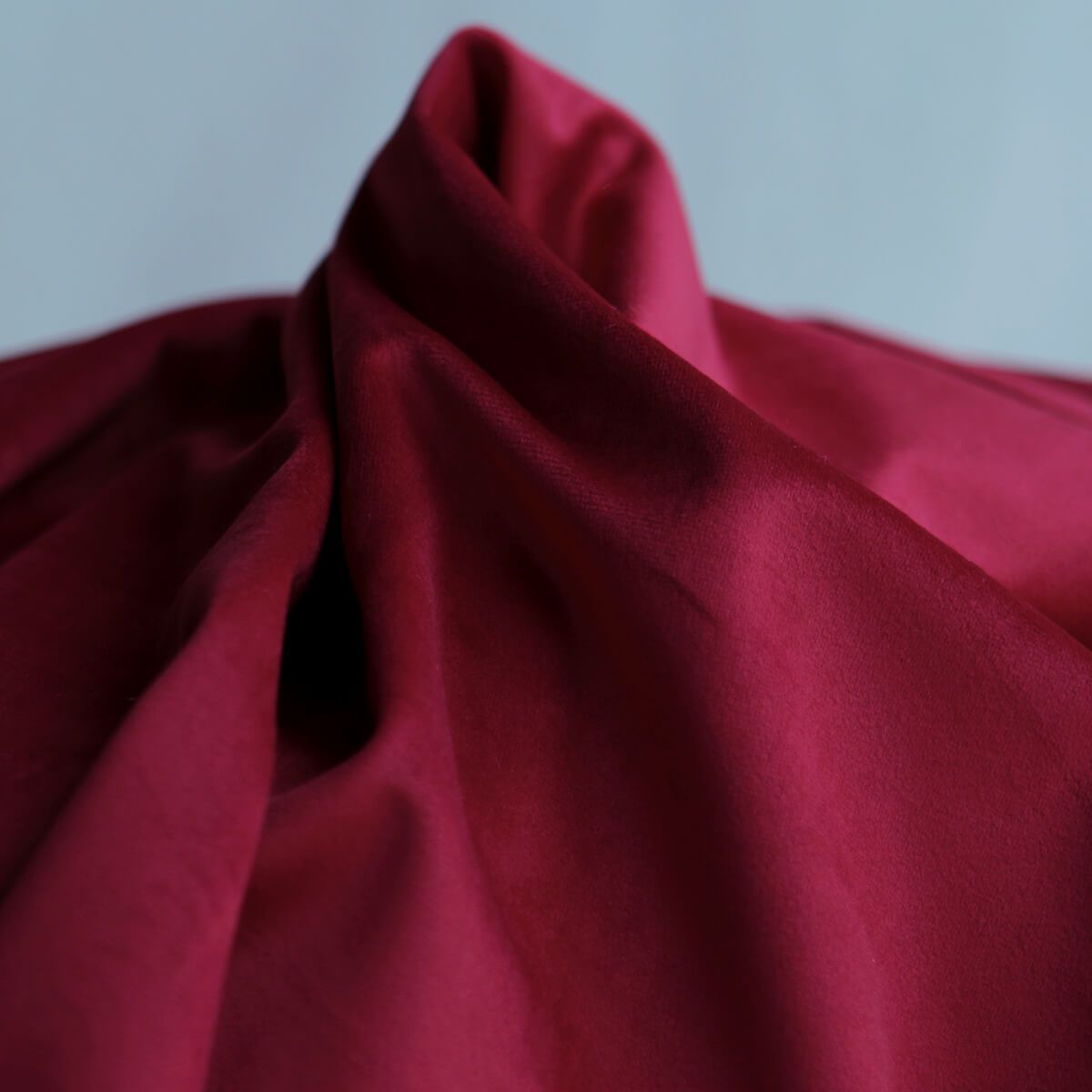 Velours ras coloris rubis