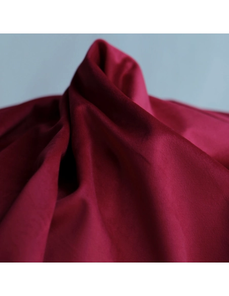 Velours ras coloris rubis