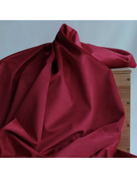 Velours ras coloris rubis