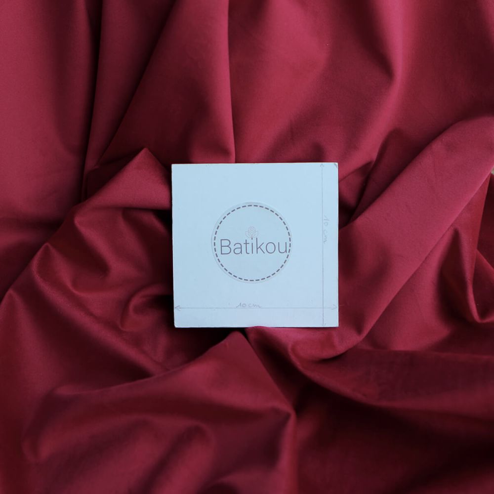 Velours ras coloris rubis