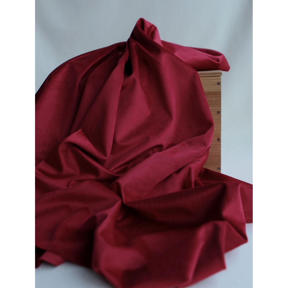 Velours ras coloris rubis