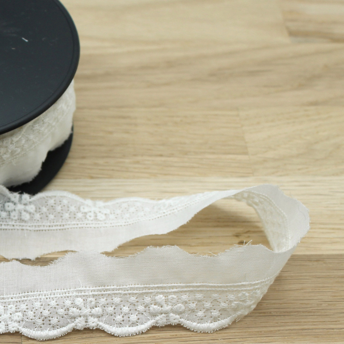 Galon coton broderie anglaise brodé 25mm x 1m écru