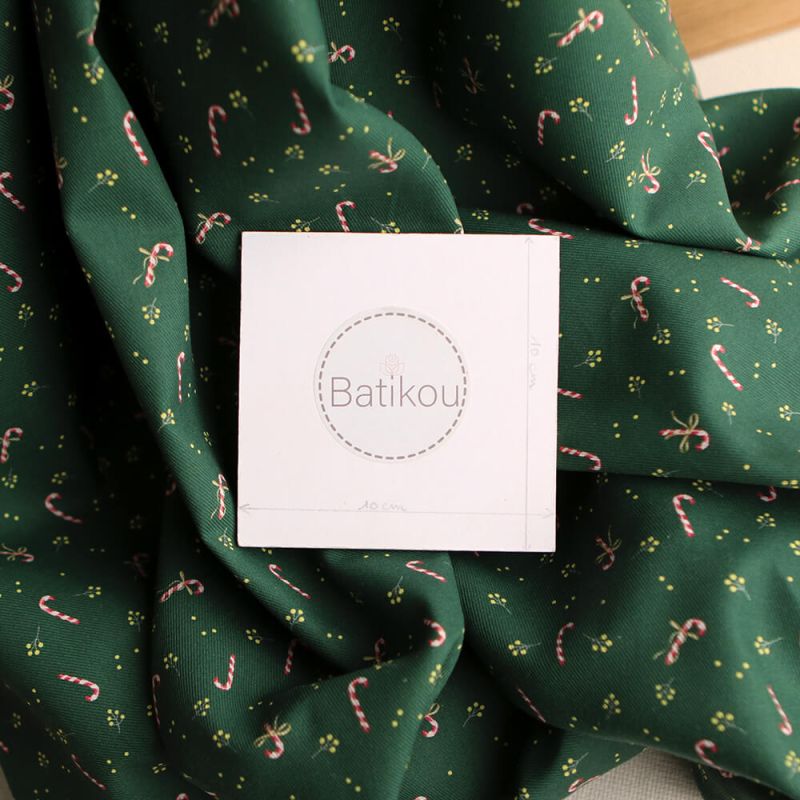 Tissu sergé de coton organique fond vert imprimé cannes à sucre