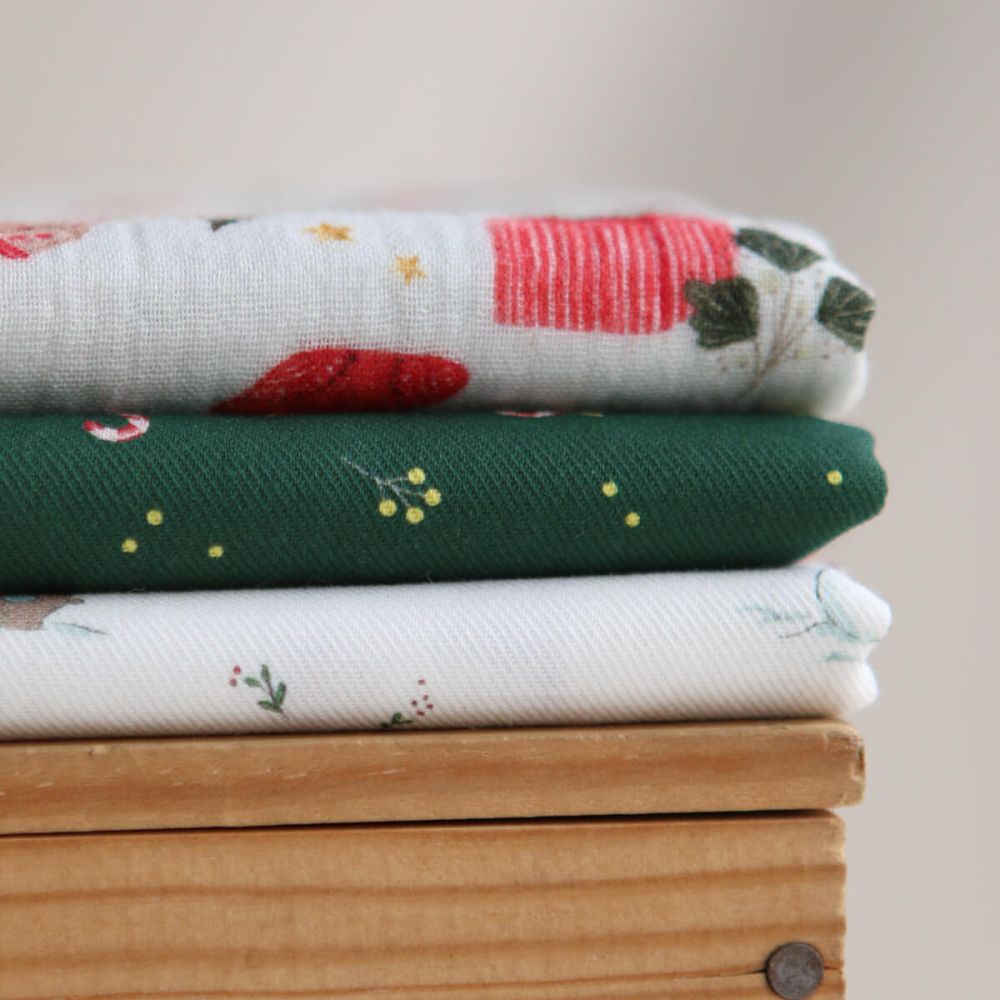 Tissu sergé de coton organique fond vert imprimé cannes à sucre