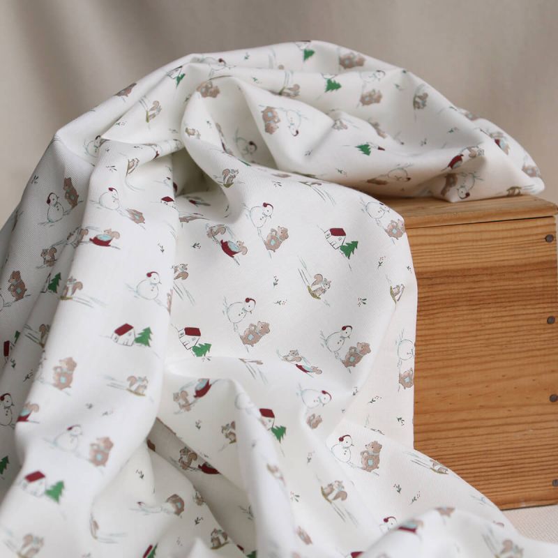 Tissu sergé de coton organique imprimé personnages d'hiver