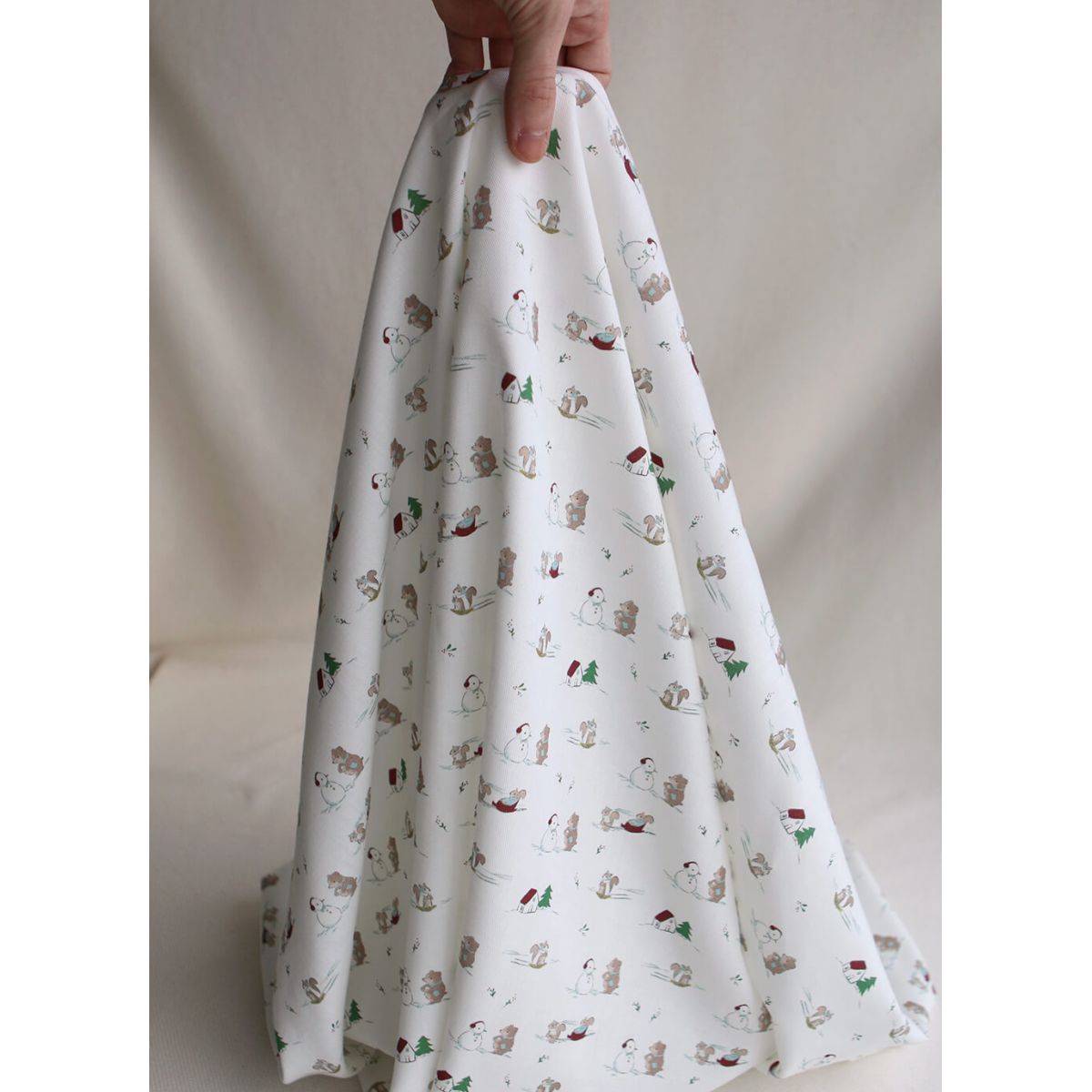 Tissu sergé de coton organique imprimé personnages d'hiver
