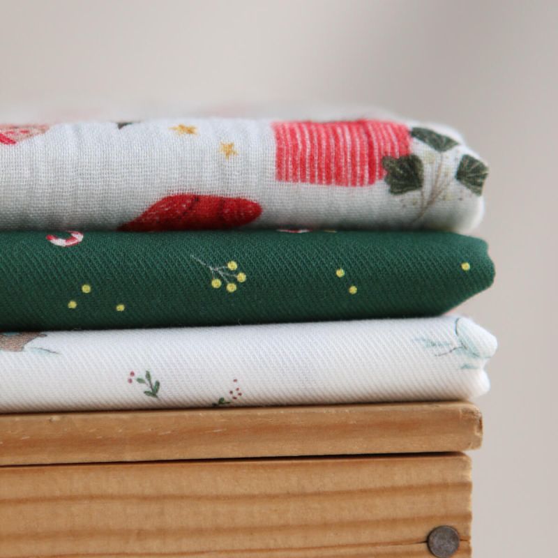 Tissu sergé de coton organique imprimé personnages d'hiver