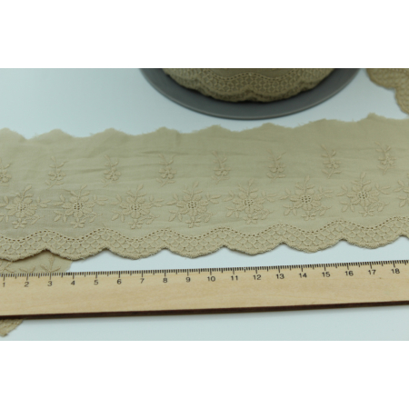Galon coton broderie anglaise brodé 85mm x 1m grège Galon coton broderie anglaise brodé 85mm x 1m grège