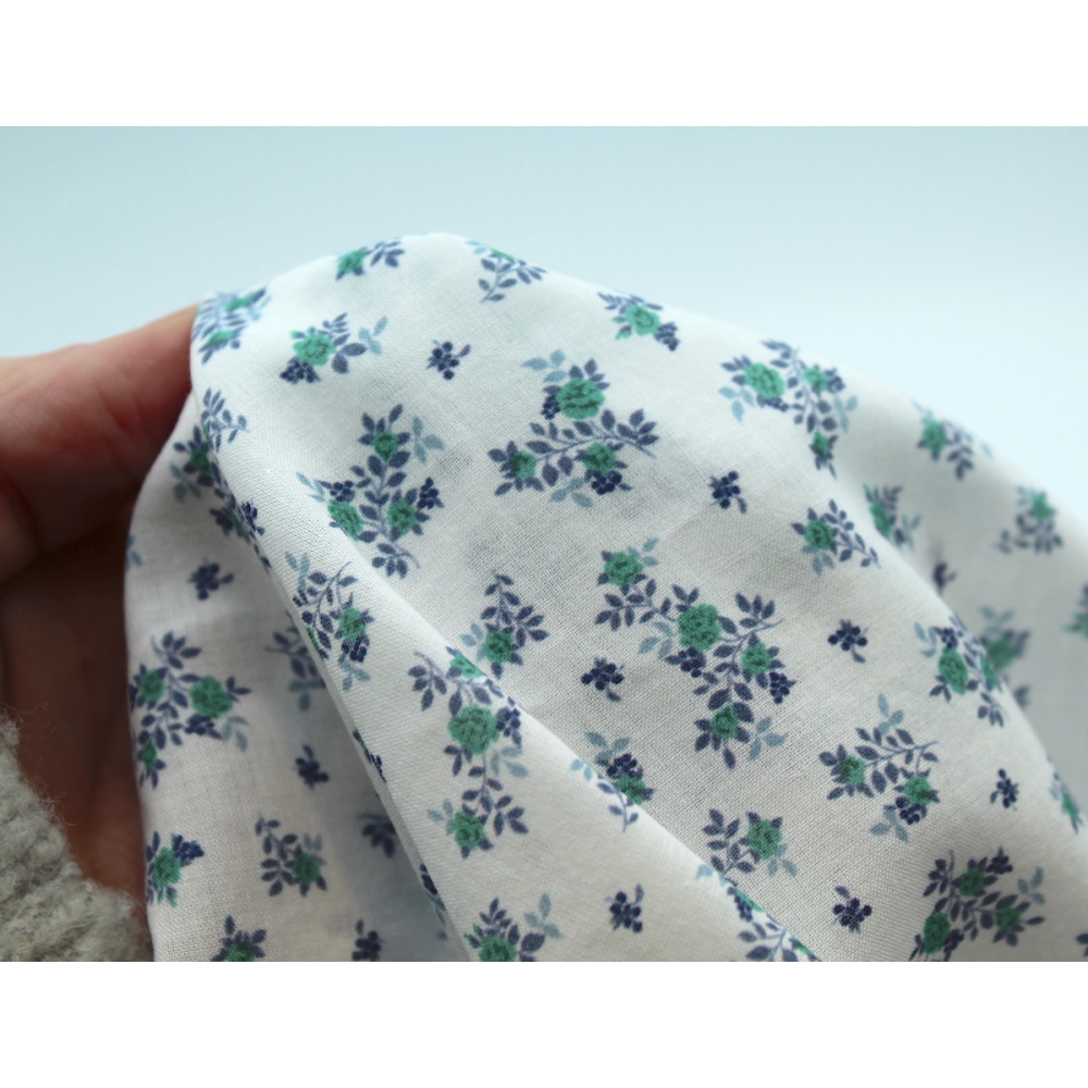 Batiste de coton SILKYNE à imprimé fleuri vert bleu