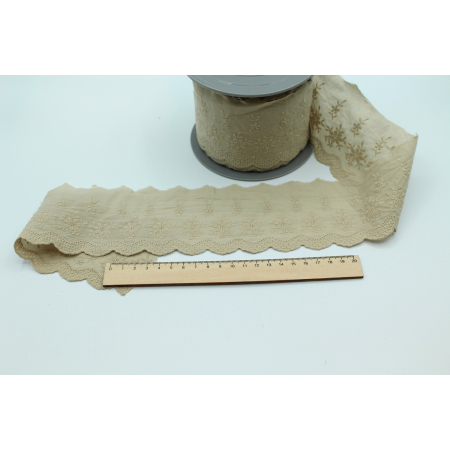 Galon coton broderie anglaise brodé 47mm x 1m grège Galon coton broderie anglaise brodé 47mm x 1m grège