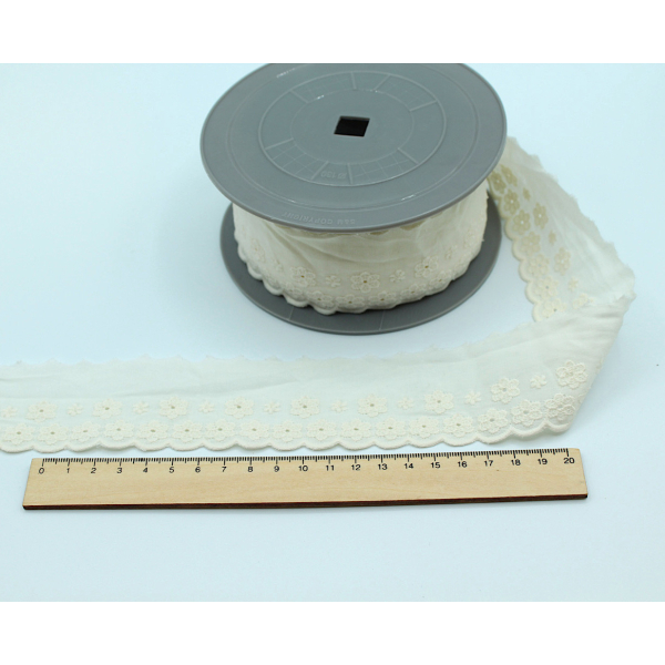 Galon coton broderie anglaise brodé 47mm x 1m écru Galon coton broderie anglaise brodé 47mm x 1m écru