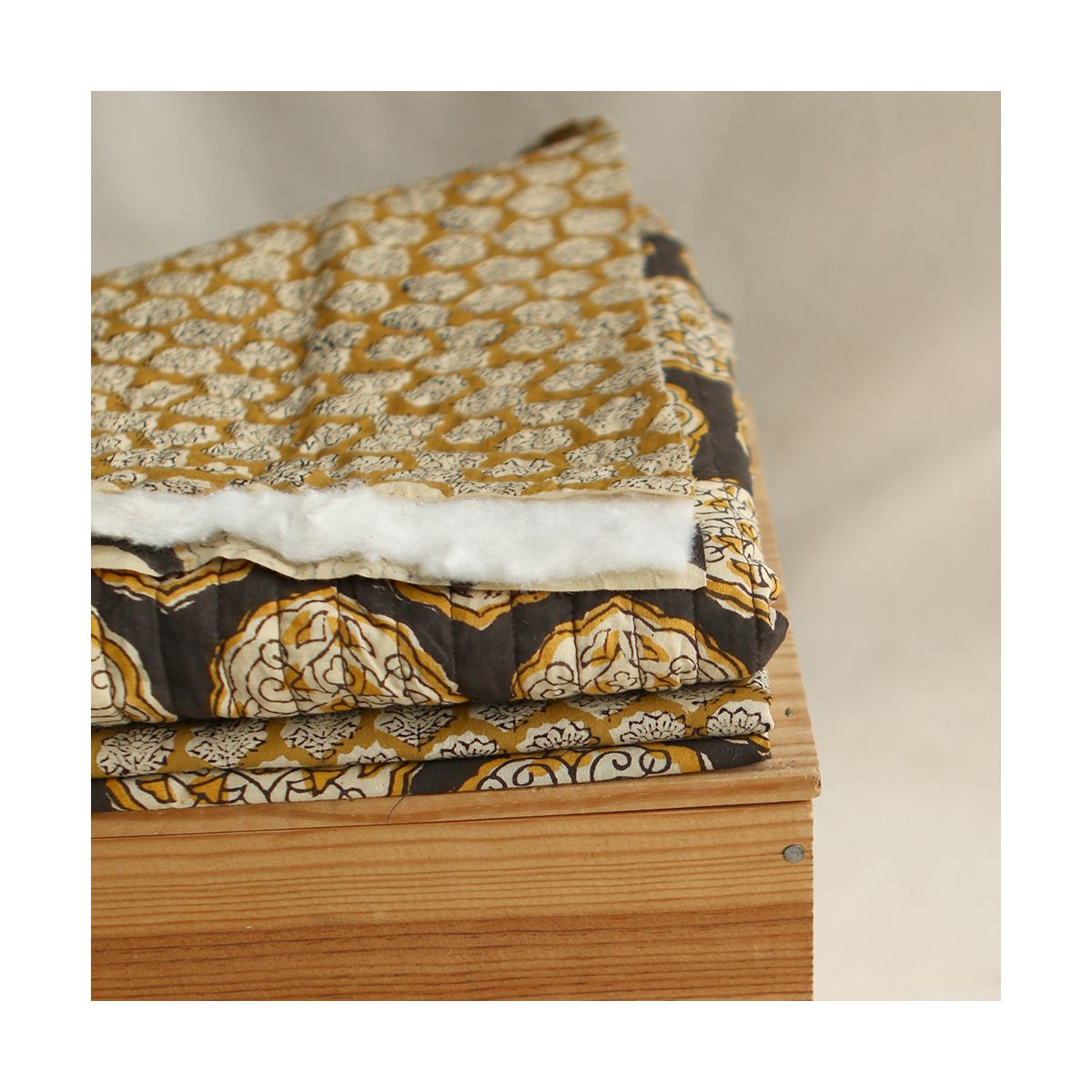 Rani & Pallavi - Tissu indien matelassé double face coton hand block teal largeur 100cm