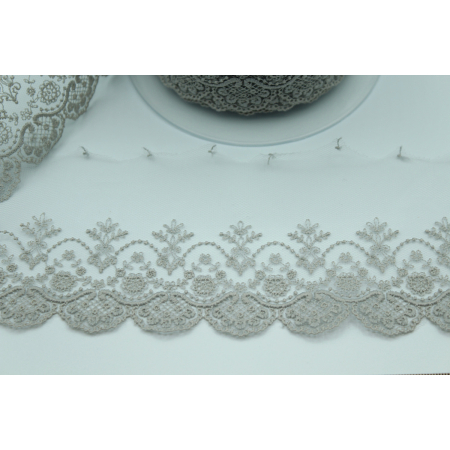 Galon dentelle tulle brodé 95mm x 1m gris clair Galon dentelle tulle brodé 95mm x 1m gris clair