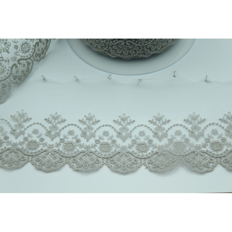 Galon dentelle tulle brodé 95mm x 1m gris clair