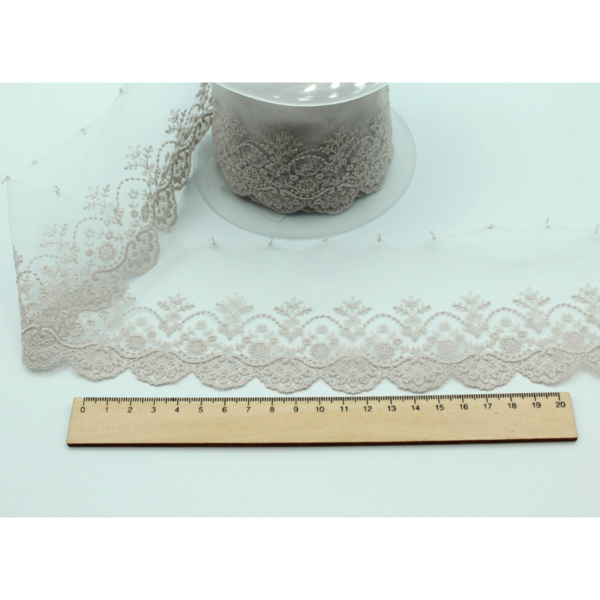 Galon dentelle tulle brodé 95mm x 1m vieux rose grisé Galon dentelle tulle brodé 95mm x 1m vieux rose grisé