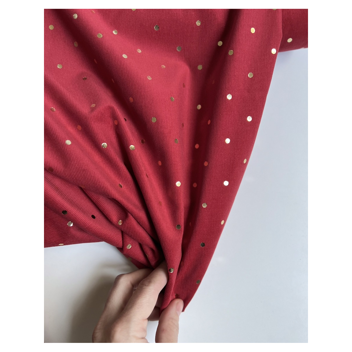 Romane - Velours milleraies coton rouge imprimé pois dorés  - 3