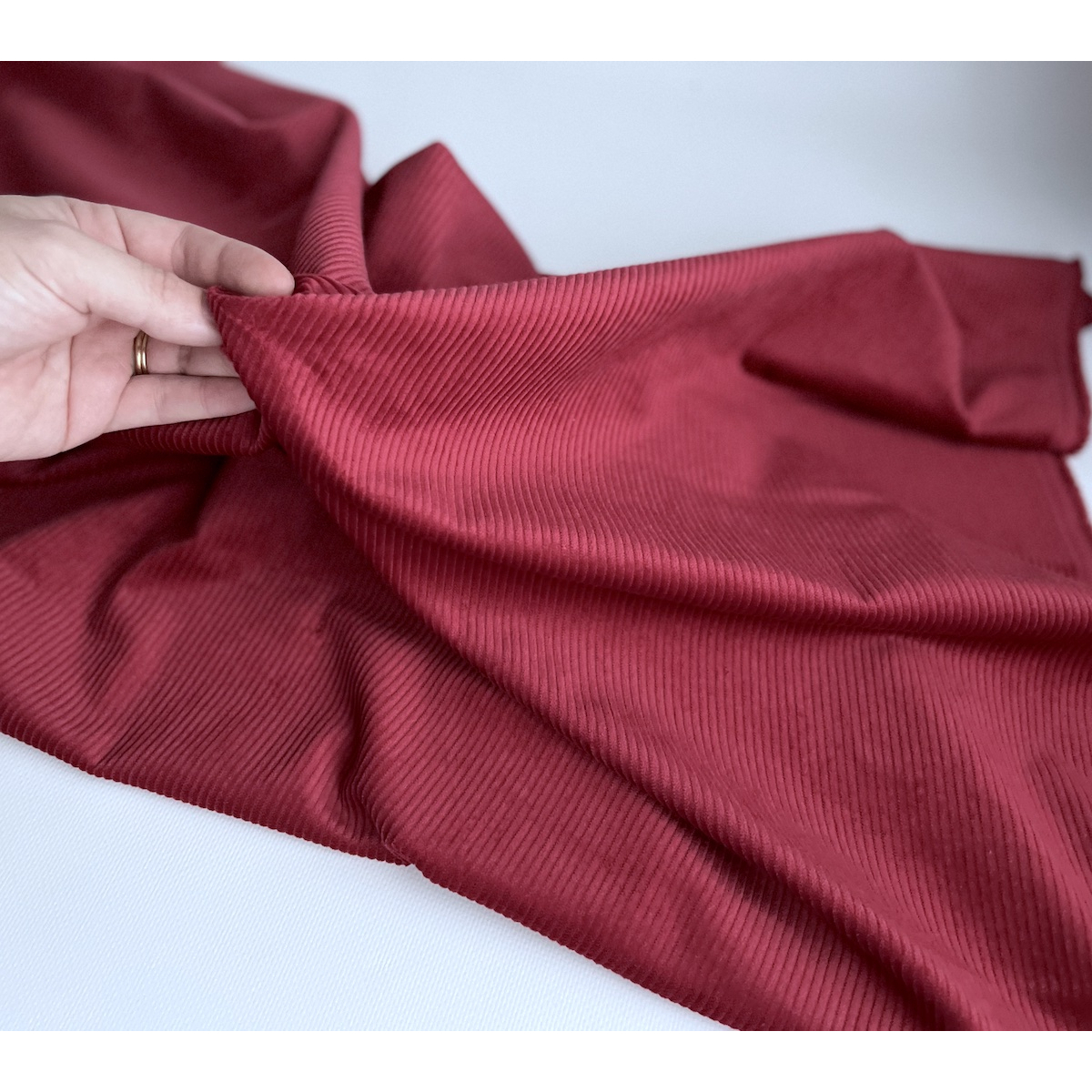Velours à côtes coton organique coloris rouge cerise  - 3