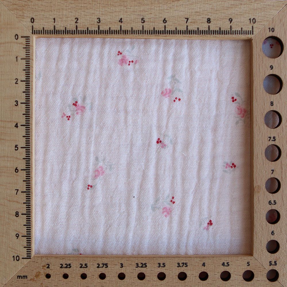 Leonie - Double gaze de coton motif fond rose tendre motif petit fleuri