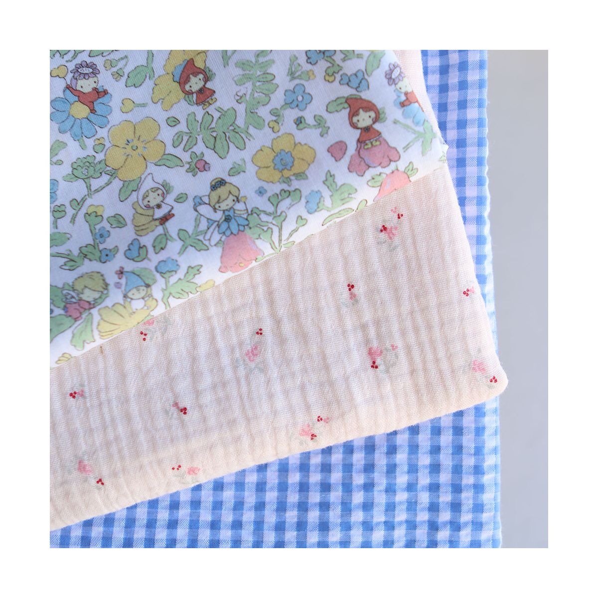 Leonie - Double gaze de coton motif fond rose tendre motif petit fleuri