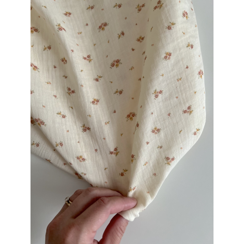 Aminata - Double gaze de coton coloris fond écru imprimé fleuri Tissus issus de l'agriculture biologique  - 3