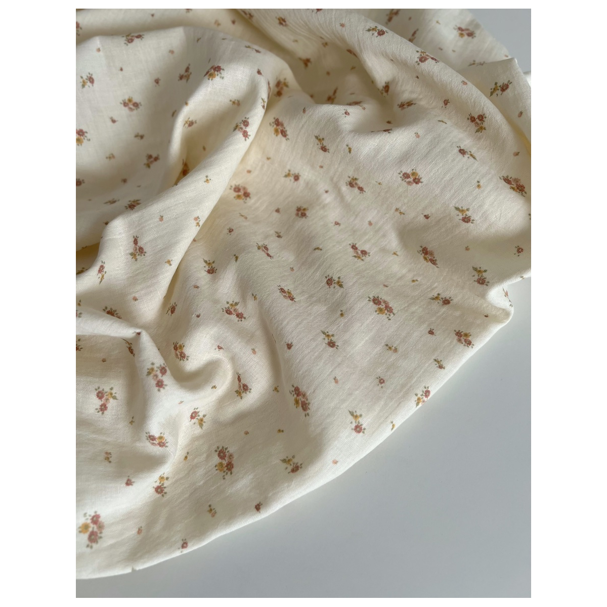 Aminata - Double gaze de coton coloris fond écru imprimé fleuri Tissus issus de l'agriculture biologique  - 8