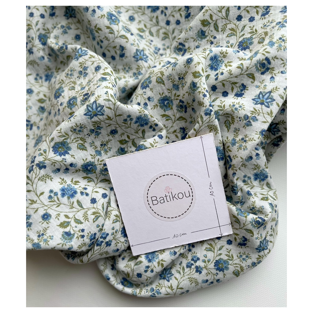 Jaya - Double gaze de coton coloris fond bleu imprimé fleuri Tissus issus de l'agriculture biologique  - 5
