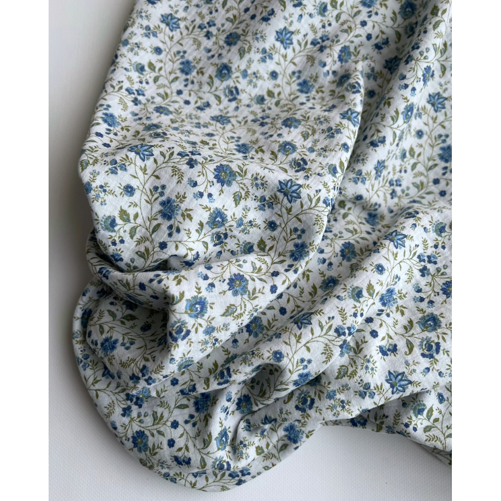 Jaya - Double gaze de coton coloris fond bleu imprimé fleuri Tissus issus de l'agriculture biologique  - 6