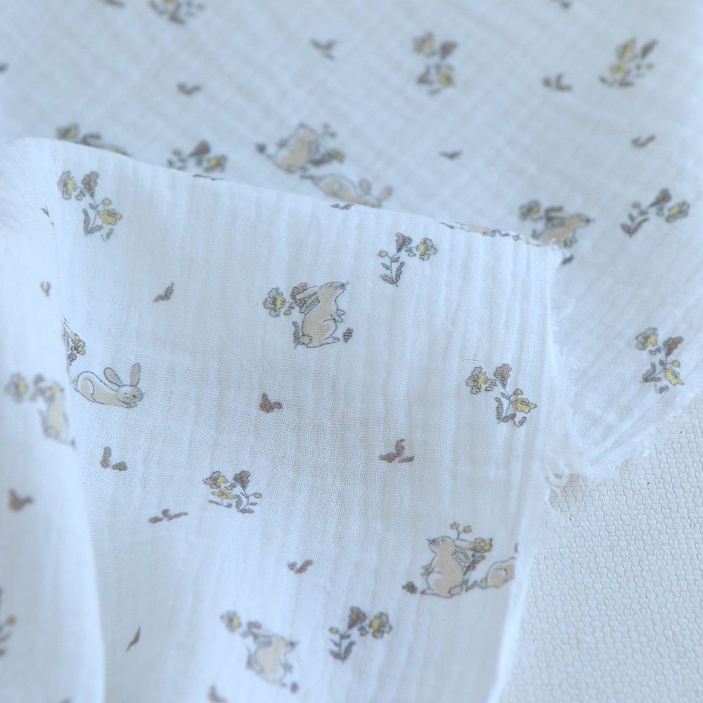 Yuki - Double gaze de coton fond blanc motif petits lapins beige