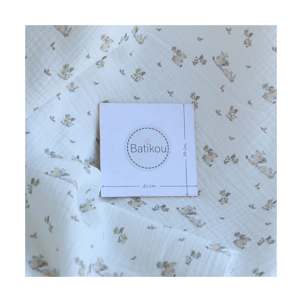 Yuki - Double gaze de coton fond blanc motif petits lapins beige