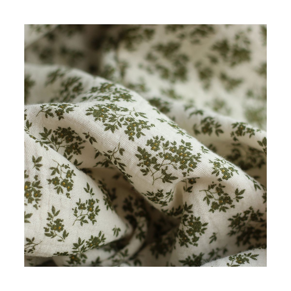 Soumeya - Double gaze coton BIO motif exclusif fond écru vert olive