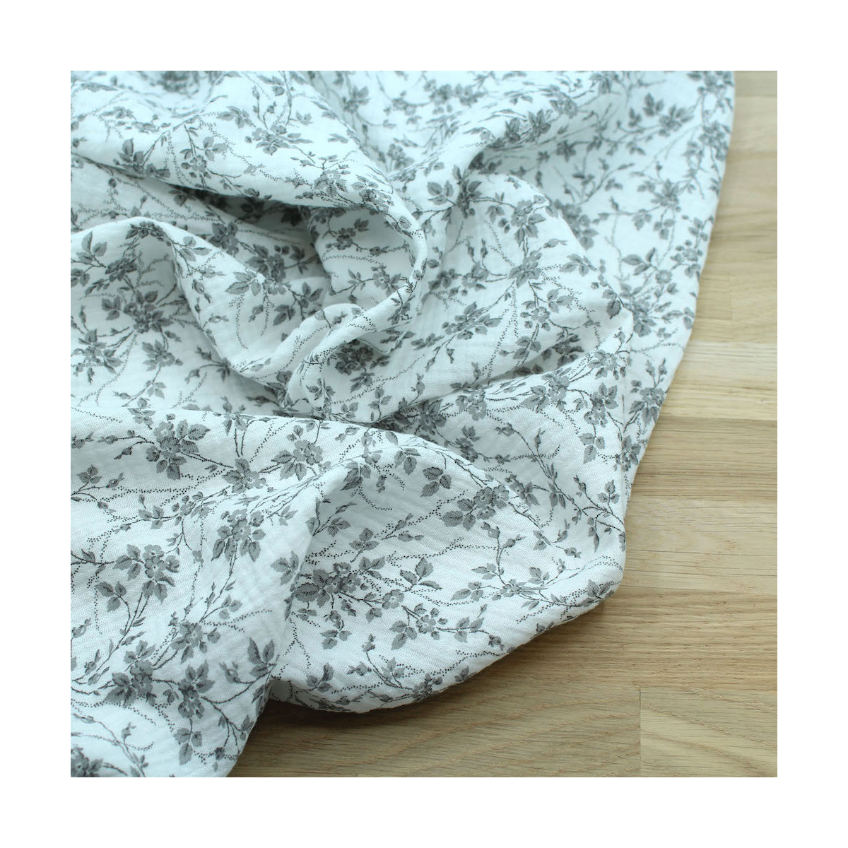Adele - Double gaze de coton BIO motif fleuri gris