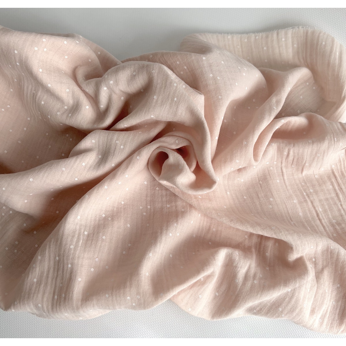 Double gaze de coton coloris rose nude à pois blanc Tissus issus de l'agriculture biologique  - 5