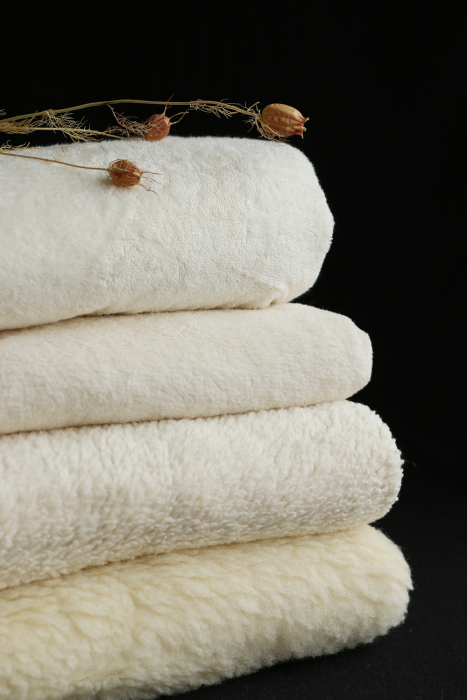 Shaun - Tissu fourrure pure laine vierge de mouton BIO tissée sur coton