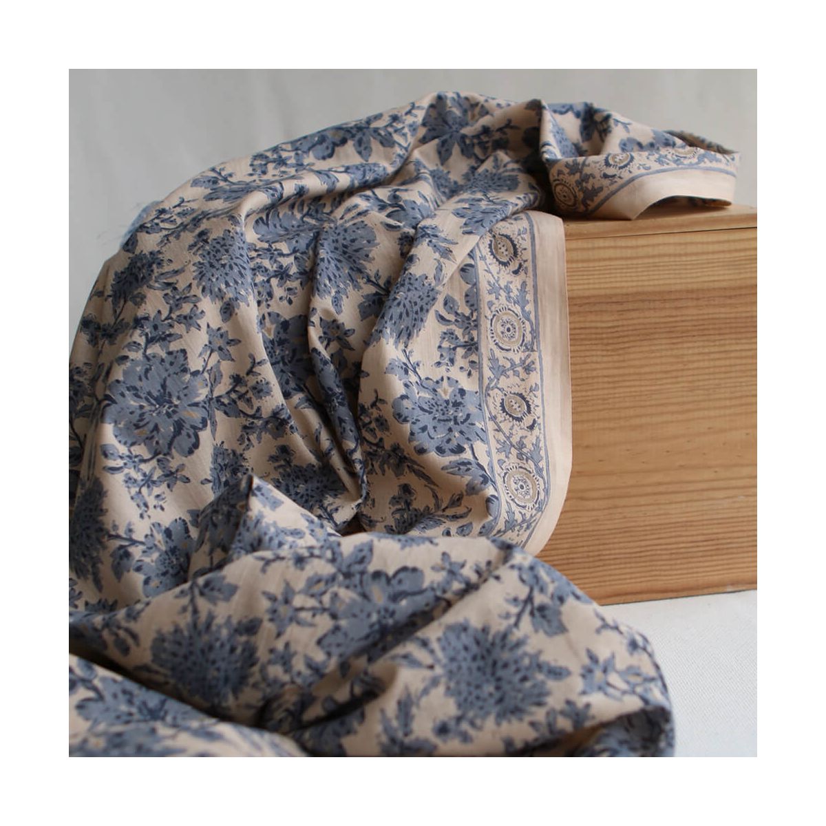 Anjali Bleu - Tissu indien en coton imprimé main Hand Block