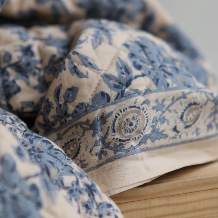 Anjali bleu - Tissu indien matelassé double face coton hand block largeur 100cm