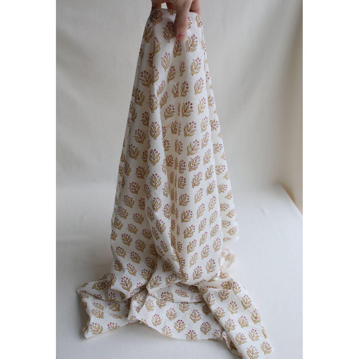 Madhavi B - Tissu indien en coton imprimé main Hand Block