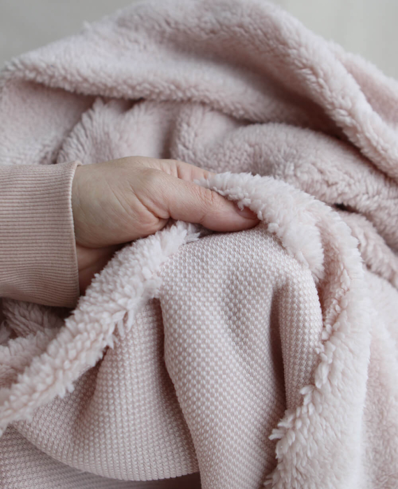 Teddy / moumoute bouclé coloris rose poudré