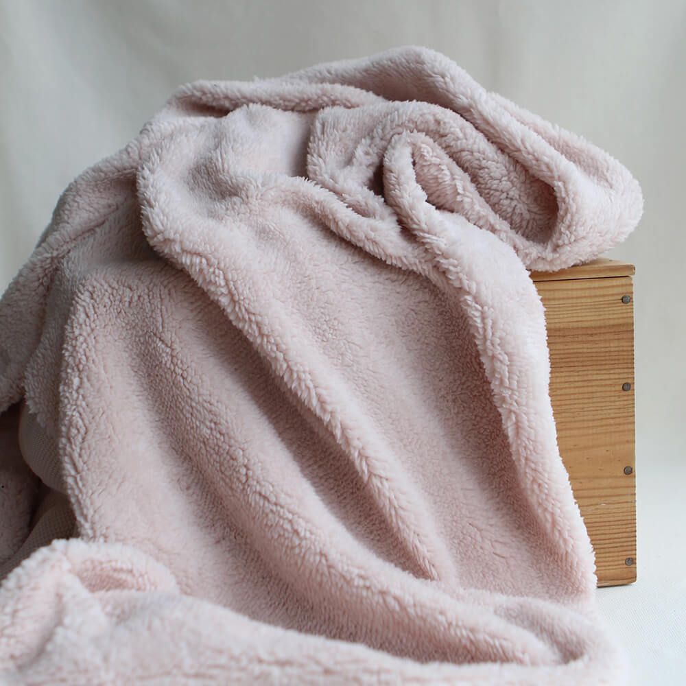 Teddy / moumoute bouclé coloris rose poudré