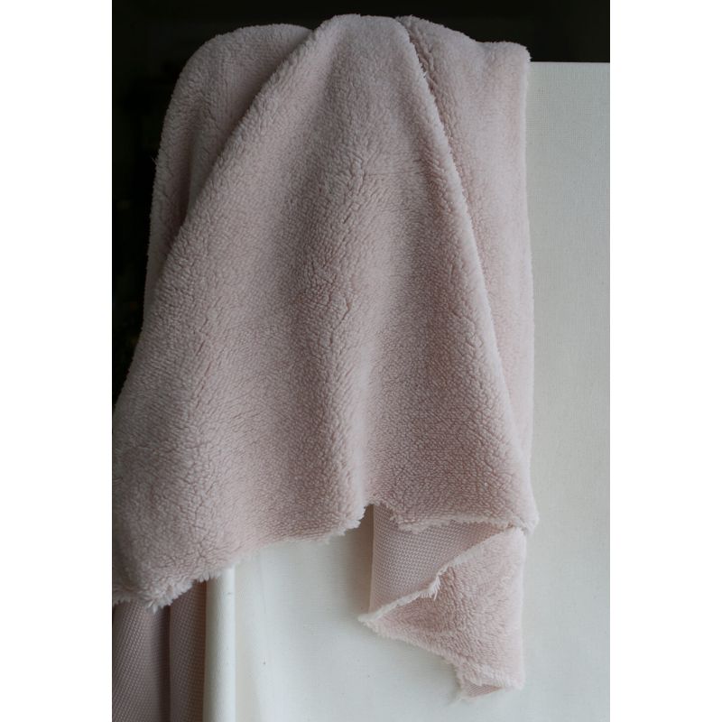 Teddy / moumoute bouclé coloris rose poudré