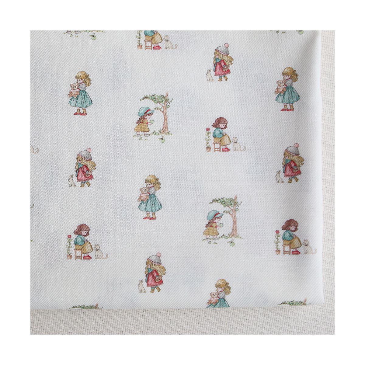 Sarah - Tissu sergé / twill de coton organique imprimé personnages