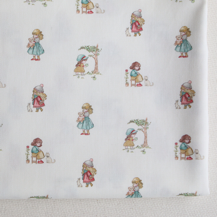 Sarah - Tissu sergé / twill de coton organique imprimé personnages