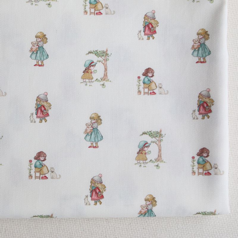 Sarah - Tissu sergé / twill de coton organique imprimé personnages