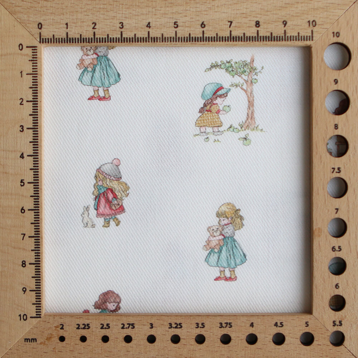 Sarah - Tissu sergé / twill de coton organique imprimé personnages